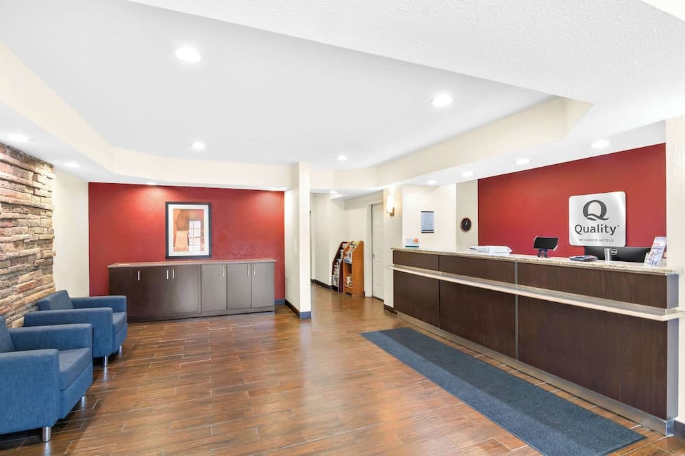 Quality Inn Queensbury - Lake George Area interior in Queensbury, NY — gallery photo 2