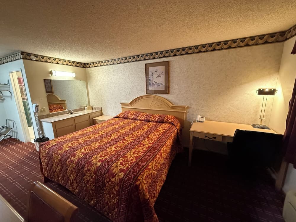 New Budget Inn gallery photo in Victorville, CA — image 40