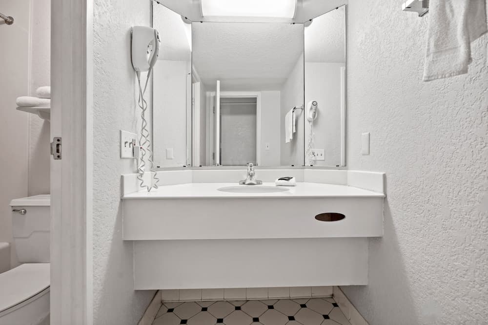 La Quinta Inn by Wyndham Costa Mesa / Newport Beach gallery photo in Costa Mesa, CA — image 12