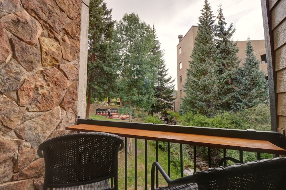Cm247h Copper Mtn Inn 1 Bedroom Hotel Room property views in Copper Mountain, CO — gallery photo 3