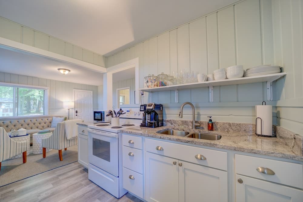 Scenic Drive Resort by DreamStay gallery photo in Muskegon, MI — image 6