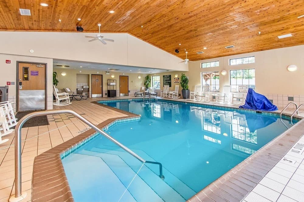 White Pines Inn & Suites gallery photo in Holland, MI — image 4