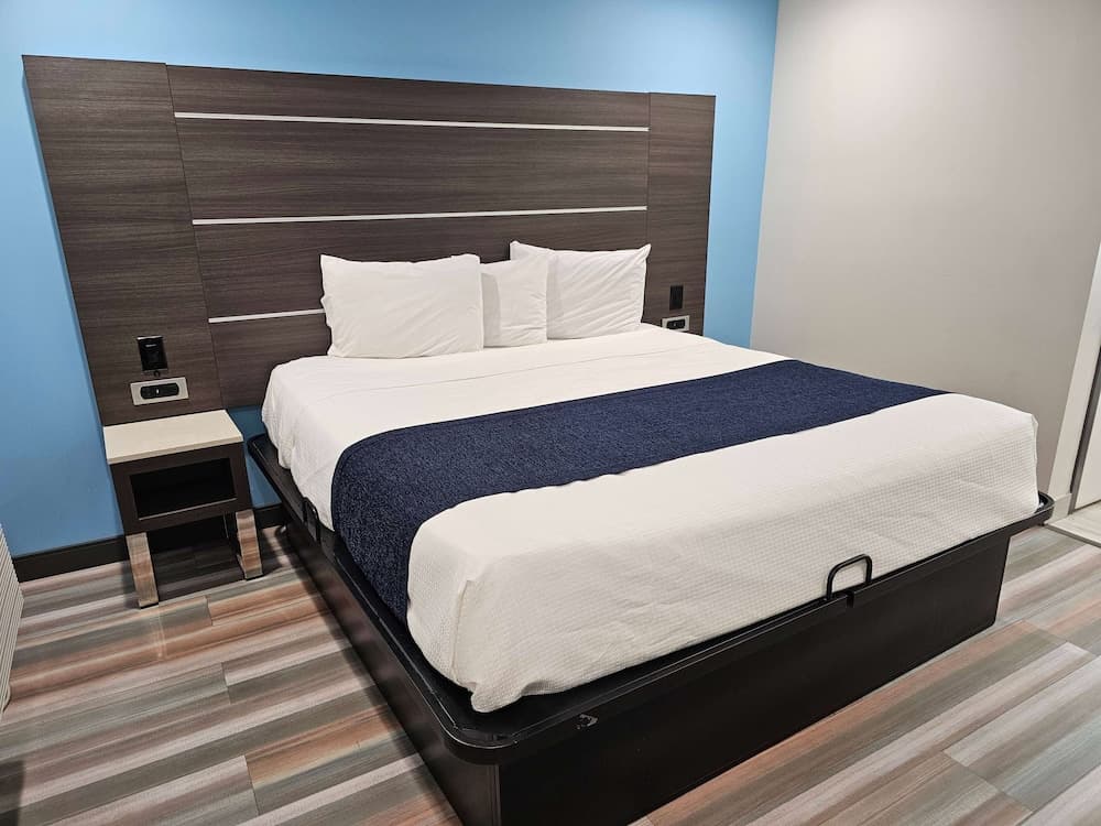 Travelodge by Wyndham Fullerton Near Anaheim gallery photo in Fullerton, CA — image 26
