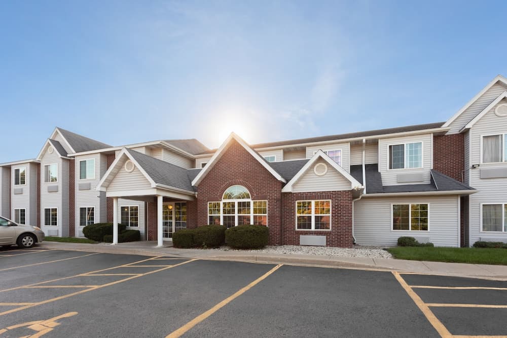 Americas Best Value Inn & Suites Racine gallery photo in Mount Pleasant, WI — image 13