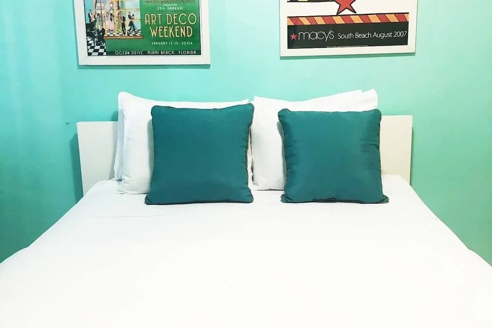 Royal Hotel Unit 337 interior in Miami Beach, FL — gallery photo 2