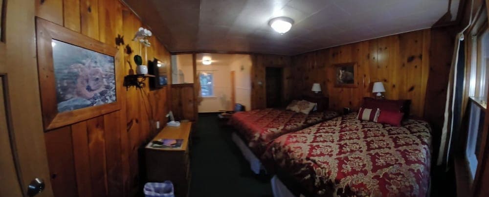 Glacier National Park Travel Agency interior in East Glacier Park — gallery photo 2
