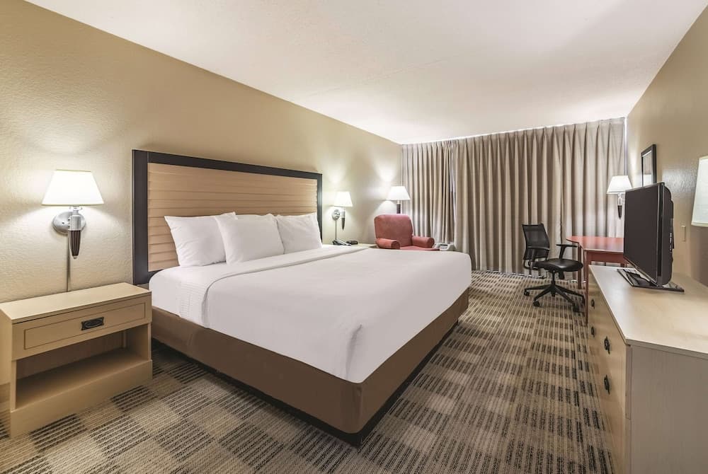 Ramada by Wyndham Fairfield NJ gallery photo in Fairfield — image 13