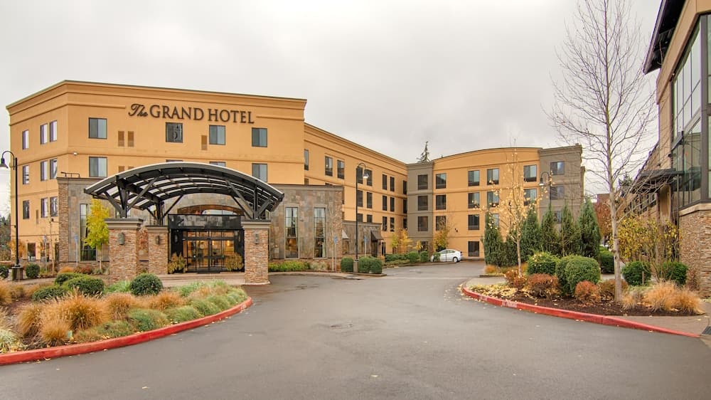 Grand Hotel at Bridgeport gallery photo in Tigard, OR — image 8