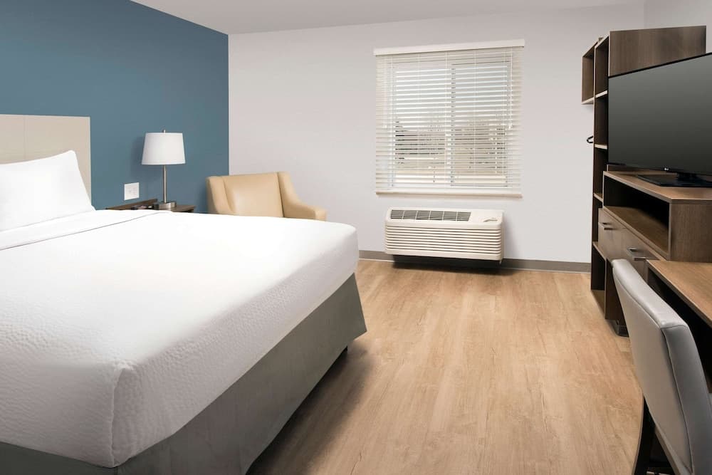 WoodSpring Suites Chicago Tinley Park property views in Tinley Park, IL — gallery photo 3