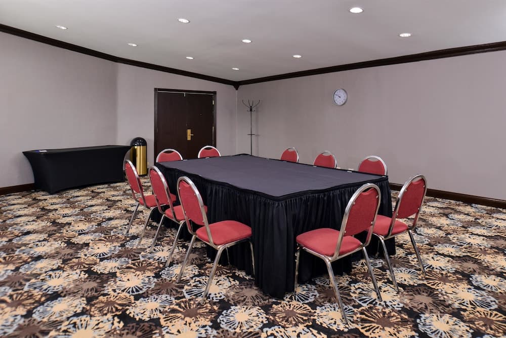 Best Western At O'Hare property views in Rosemont, IL — gallery photo 3