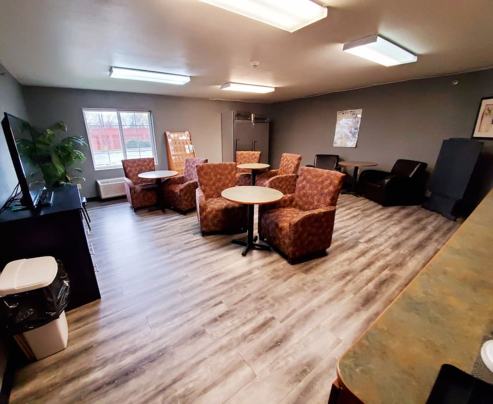 Americas Best Value Inn & Suites Racine gallery photo in Mount Pleasant, WI — image 12