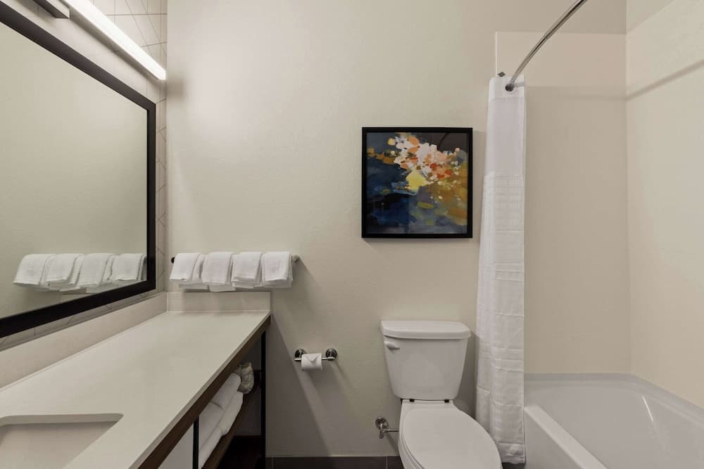 Everhome Suites Amarillo West - Medical Center interior in Amarillo, TX — gallery photo 2