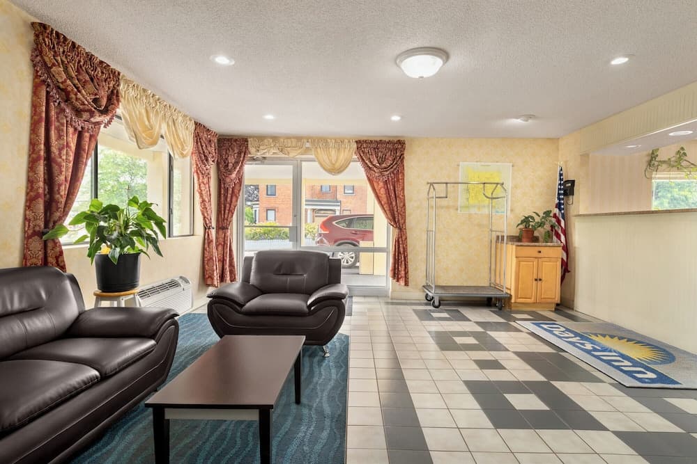 The Cayuga Inn at the Finger Lakes interior in Auburn, NY — gallery photo 2