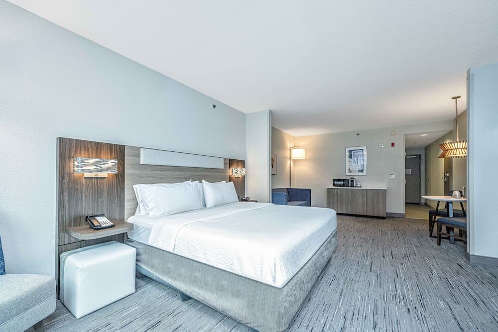 Holiday Inn Express & Suites Charleston Arpt-Conv Ctr Area gallery photo in North Charleston, SC — image 52