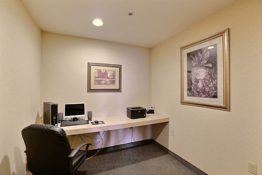Boarders Inn & Suites by Cobblestone Hotels - Shawano featured exterior or lobby in Shawano, WI — similar hotel