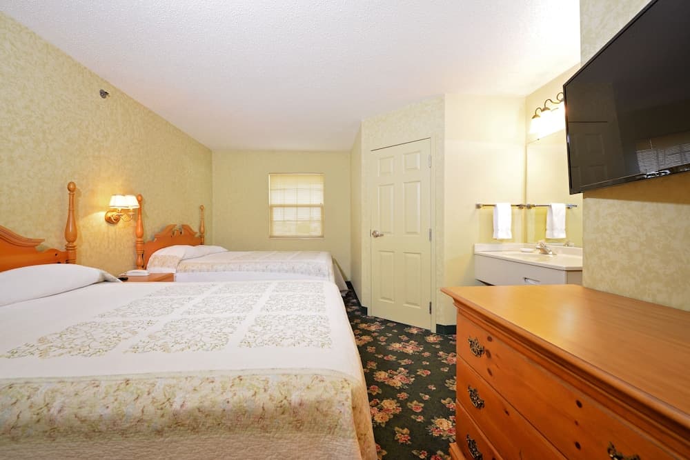 Our Guest Inn and Suites - Downtown gallery photo in Port Clinton, OH — image 19