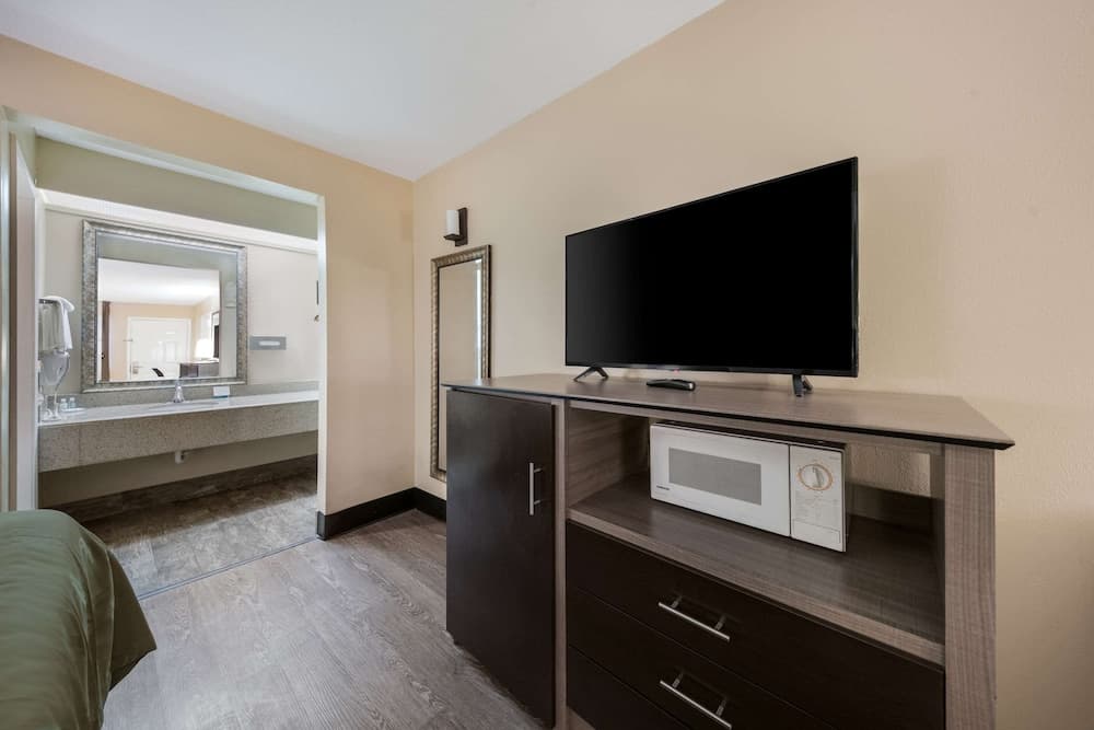 Quality Inn & Suites Garland - East Dallas gallery photo in Garland, TX — image 18