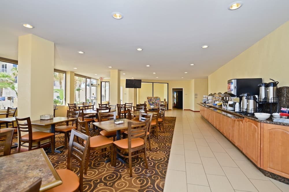 RUSHHH Daytona Beach, Tapestry Collection by Hilton interior in Daytona Beach Shores, FL — gallery photo 2