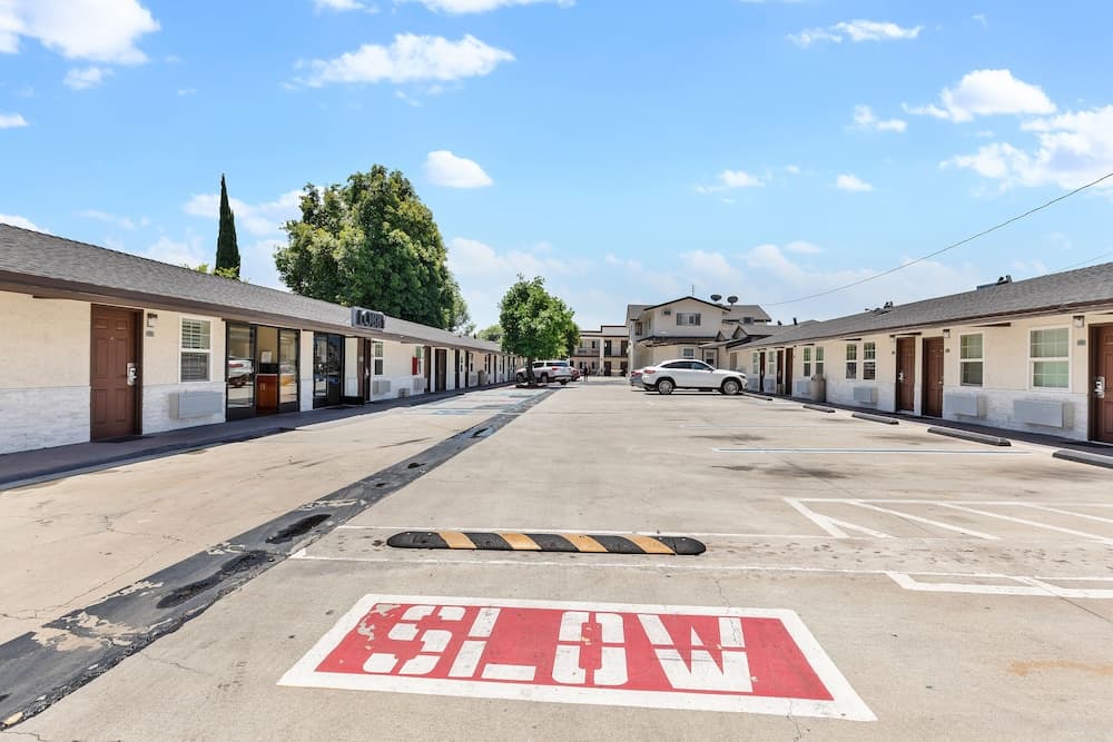 Le Blanc Inn & Suites gallery photo in El Monte, CA — image 17
