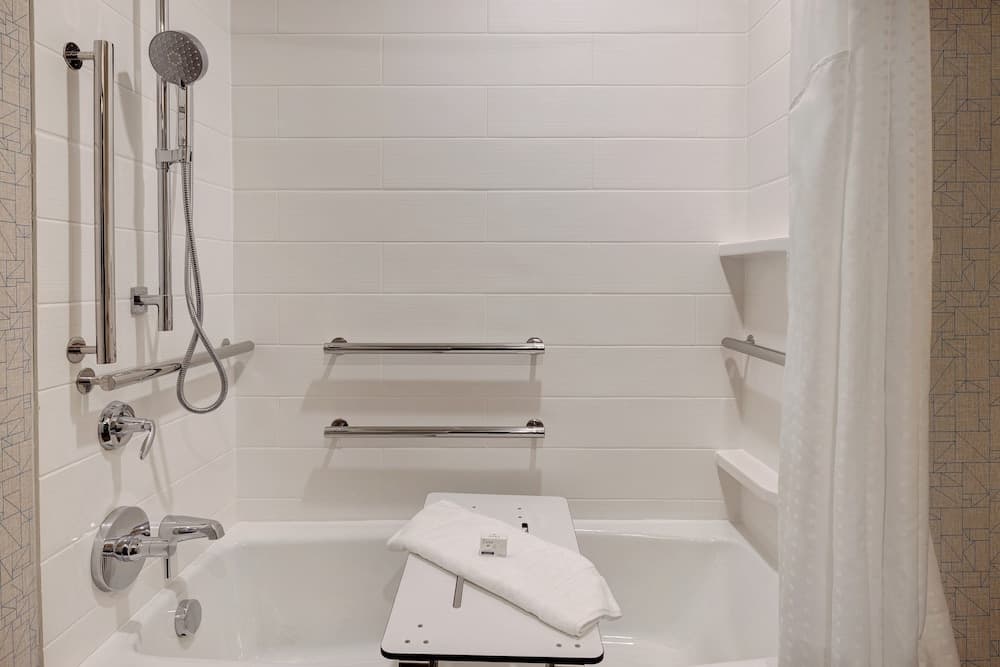 Holiday Inn Express & Suites Detroit Dearborn by IHG gallery photo in Dearborn, MI — image 21