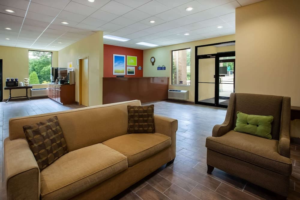 Days Inn by Wyndham Donegal interior in Donegal, PA — gallery photo 2