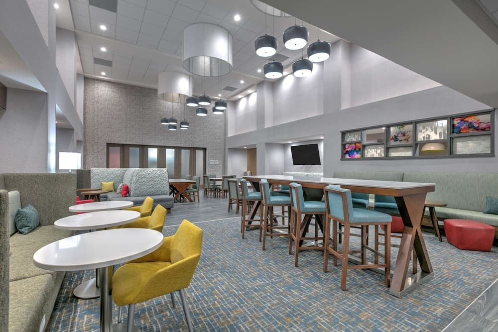 Hampton Inn & Suites Port Lavaca interior in Port Lavaca, TX — gallery photo 2