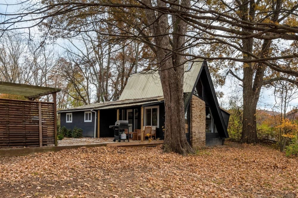 Lake View Hot Tub Modern A-frame — hotel in Rockbridge, Ohio