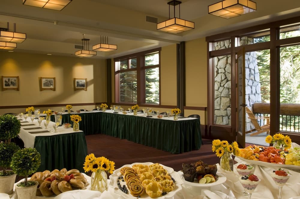 Wuksachi Lodge gallery photo in Sequoia National Park, CA — image 54