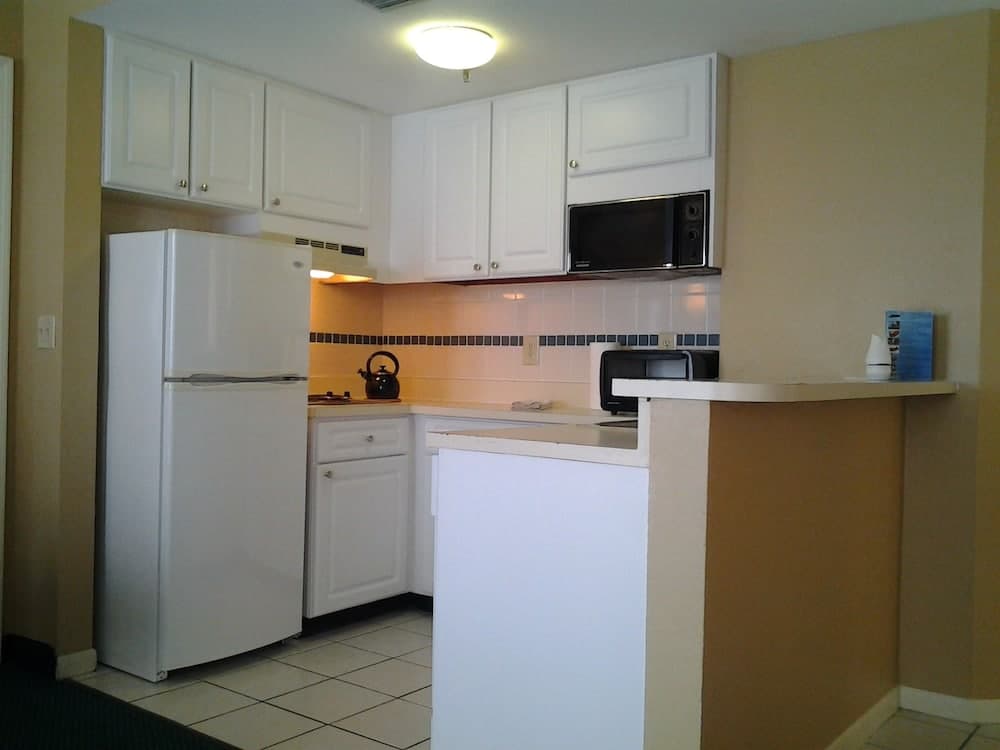 Kitchenette Condos Universal by Amerom property views in Orlando, FL — gallery photo 3
