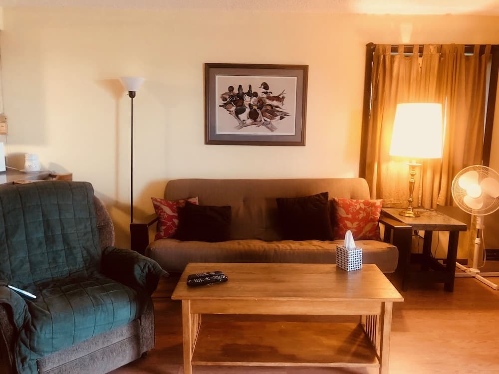 Driftwood Inn and Seaside Lodges property views in Homer, AK — gallery photo 3