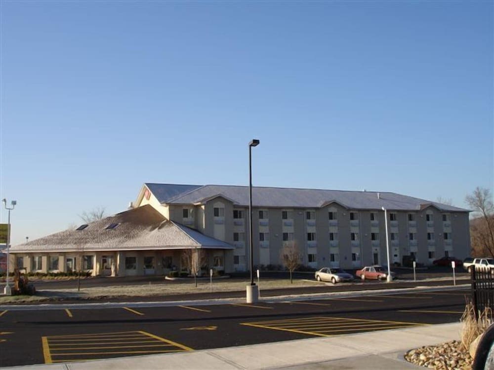 Ameristay Hotel Inn & Suites Waverly featured exterior or lobby in Waverly, OH — similar hotel