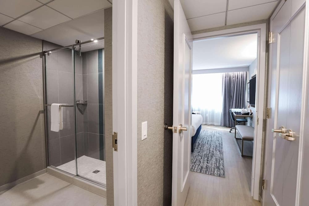 Radisson Plaza Hotel at Kalamazoo Center gallery photo in Kalamazoo, MI — image 19