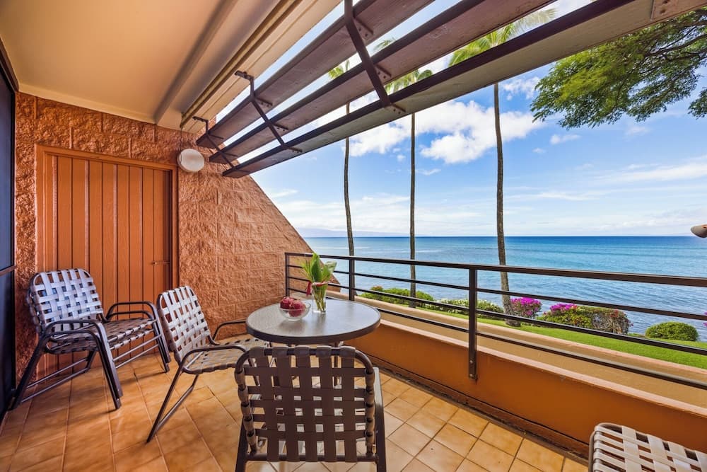 Kuleana Club - 611 interior in Lahaina, HI — gallery photo 2