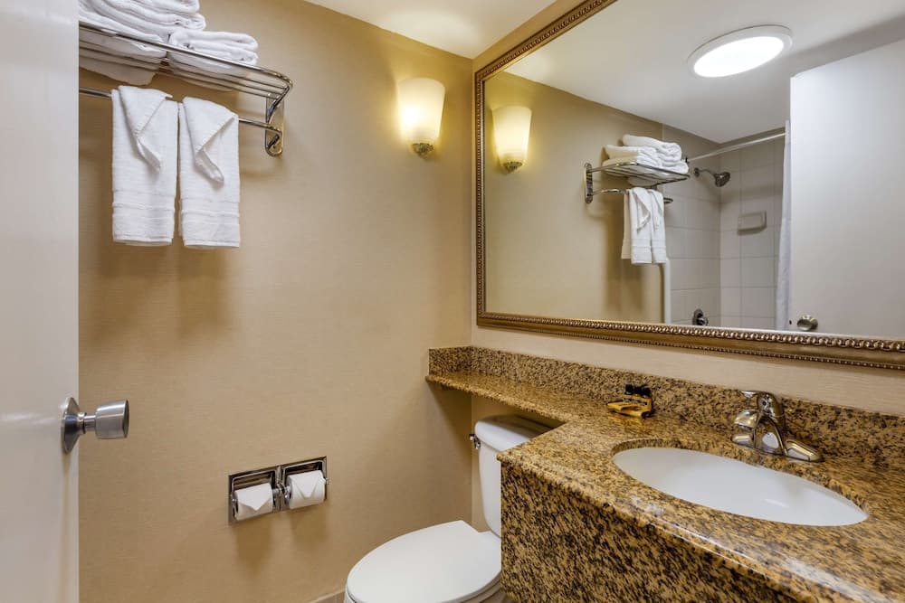 Clarion Inn North Haven - New Haven North gallery photo in North Haven — image 23