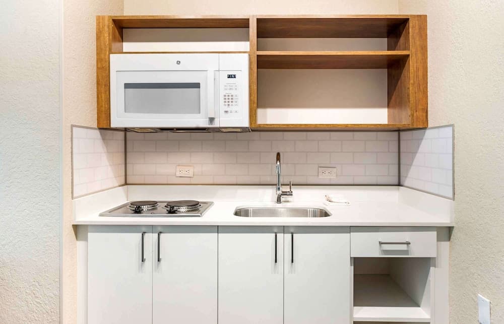 Extended Stay America Premier Suites Ft Lauderdale CypressCk gallery photo in Pompano Beach, FL — image 7