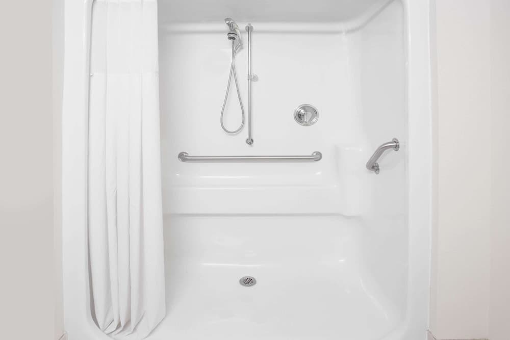 Days Inn by Wyndham Madison NE/Windsor interior in Windsor, WI — gallery photo 2