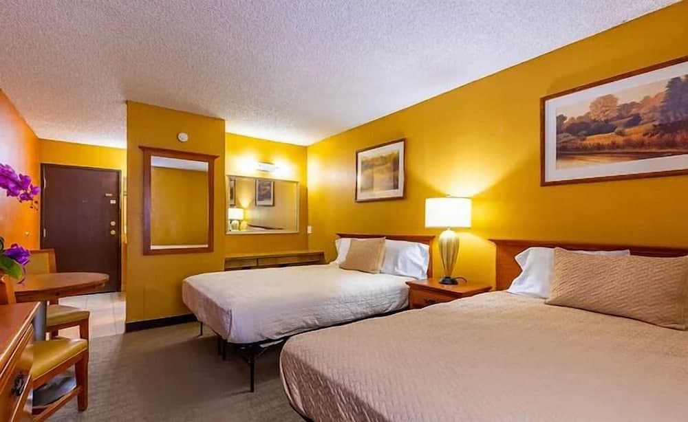 Sun Valley Suites property views in Bullhead City, AZ — gallery photo 3