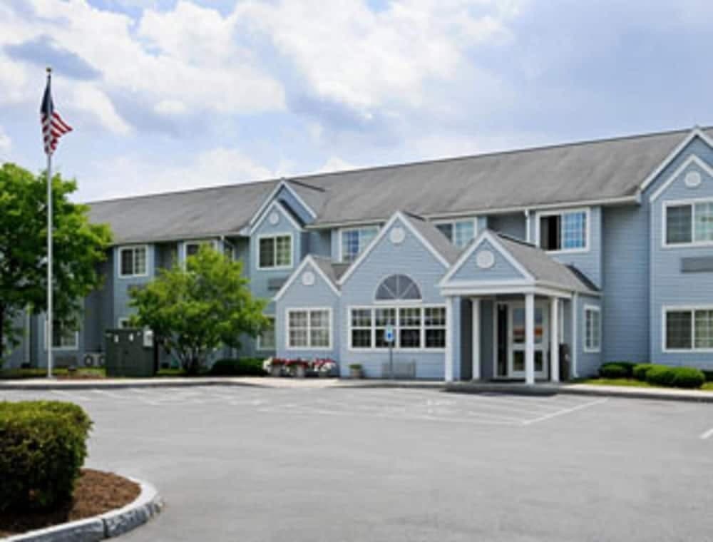 Microtel Inn & Suites by Wyndham Seneca Falls property views in Waterloo — gallery photo 3