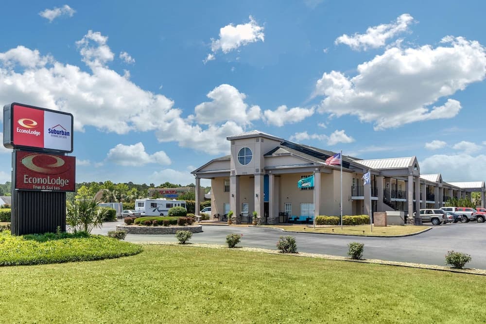 Suburban Studios at the University — hotel in Conway, South Carolina