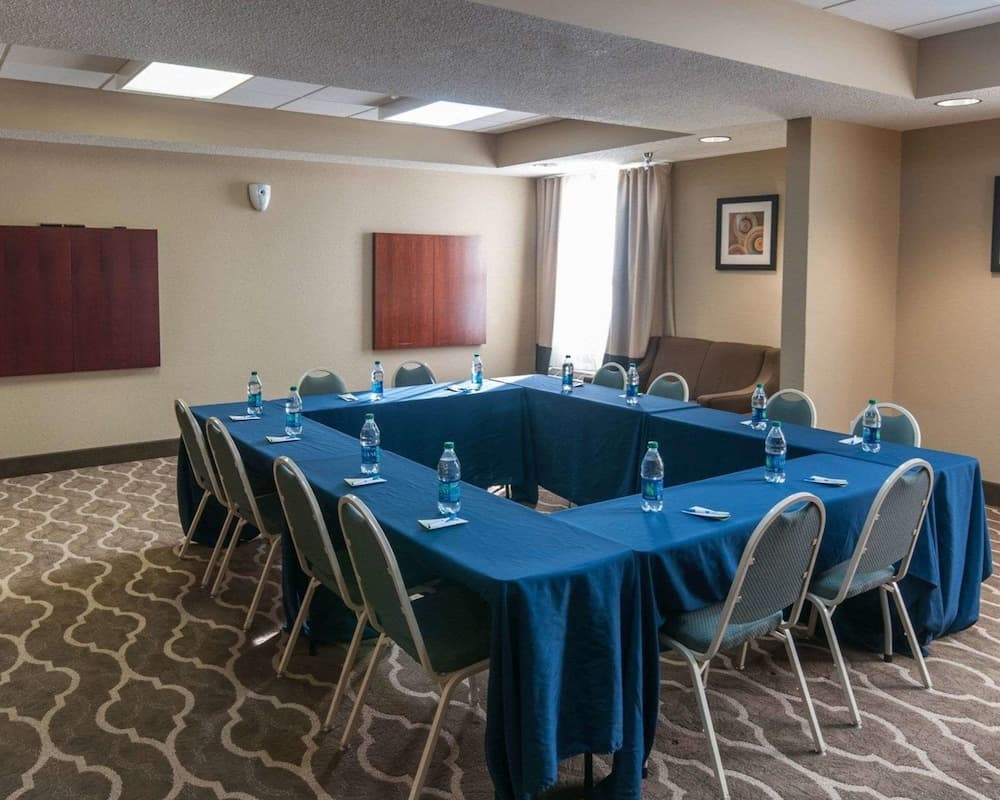 Comfort Inn & Suites LaGrange East interior in LaGrange, GA — gallery photo 2