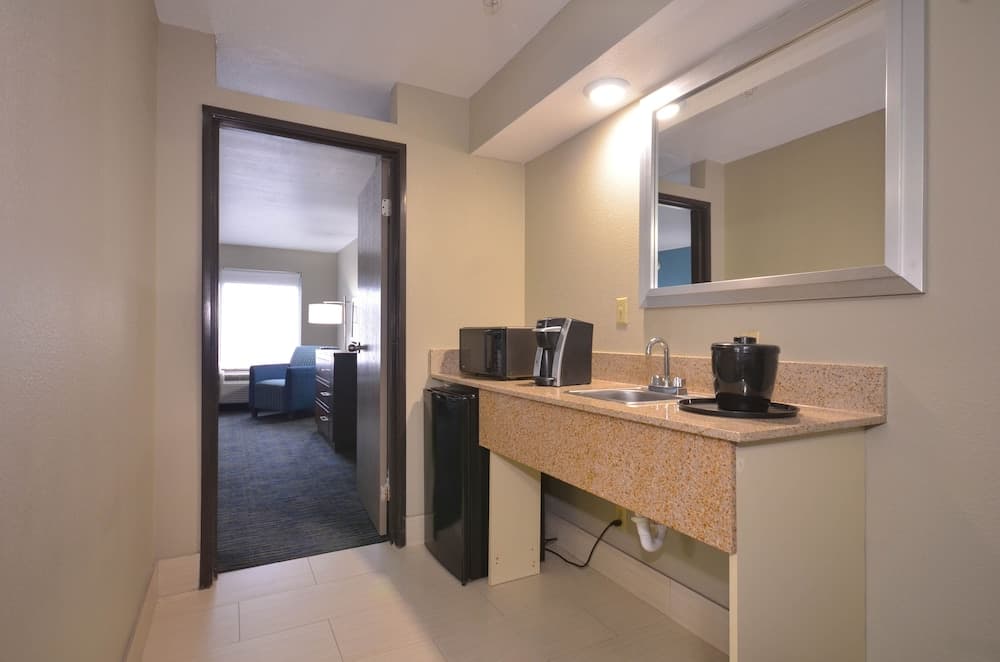 Holiday Inn Express Fayetteville- Univ of AR Area by IHG gallery photo in Fayetteville, AR — image 7