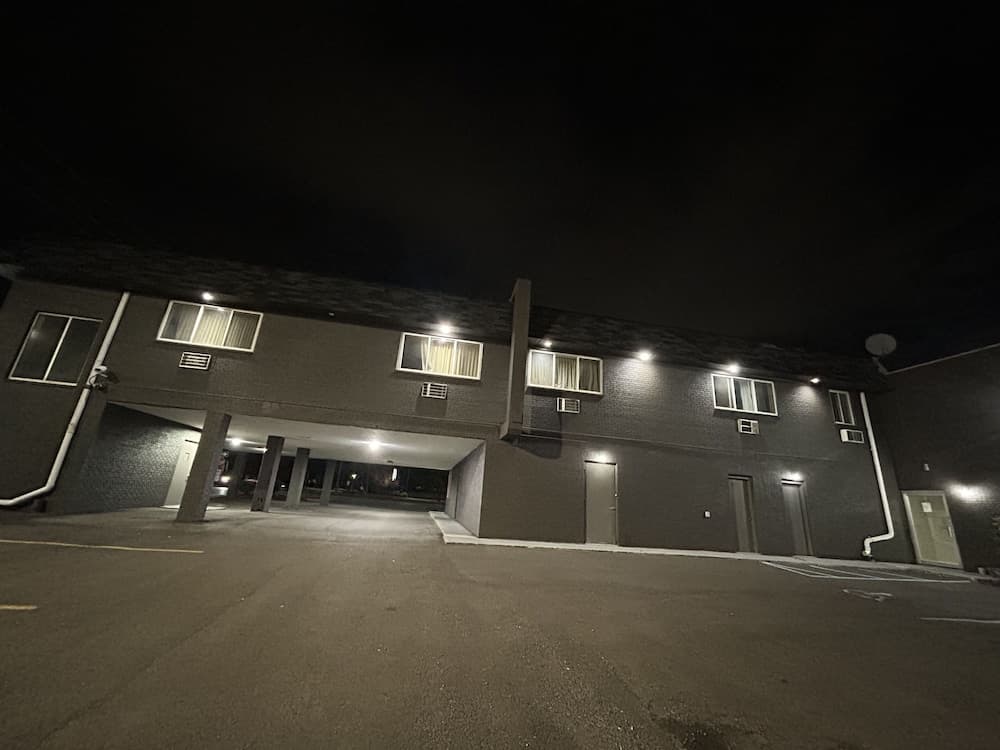 Imperial Suites gallery photo in Dearborn, MI — image 23