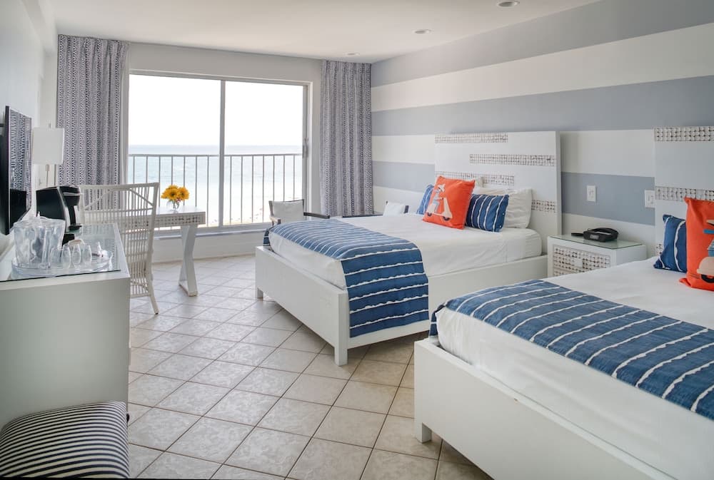 Trailborn Surf and Sound, Outdoor Collection by Marriott Bonvoy interior in Wrightsville Beach, NC — gallery photo 2
