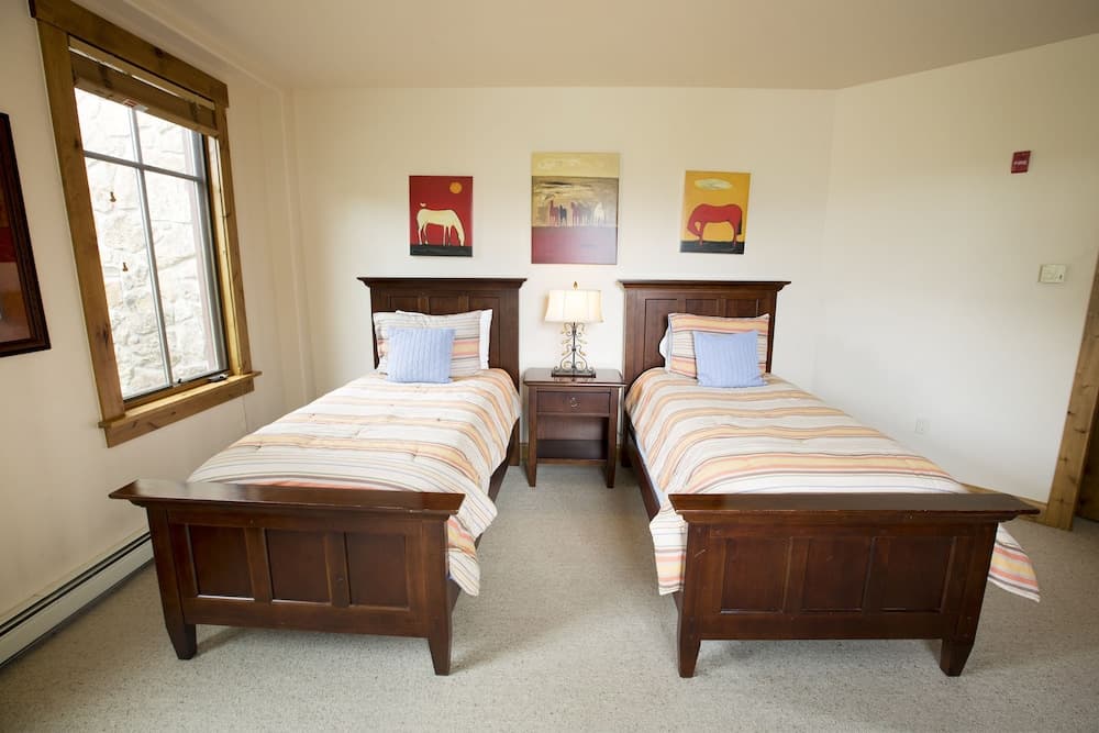 WestWall Lodge property views in Crested Butte, CO — gallery photo 3