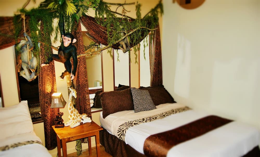 Pandora's Forest - Adults Only interior in Crossville, TN — gallery photo 2