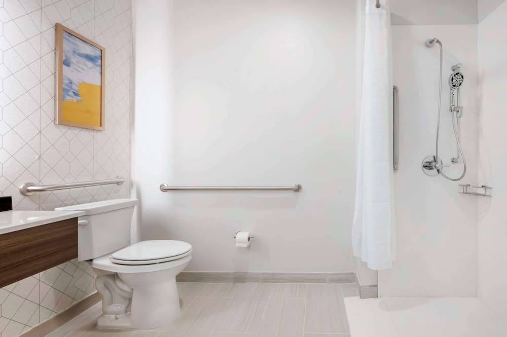 Comfort Inn Kendallville East gallery photo in Kendallville, IN — image 20
