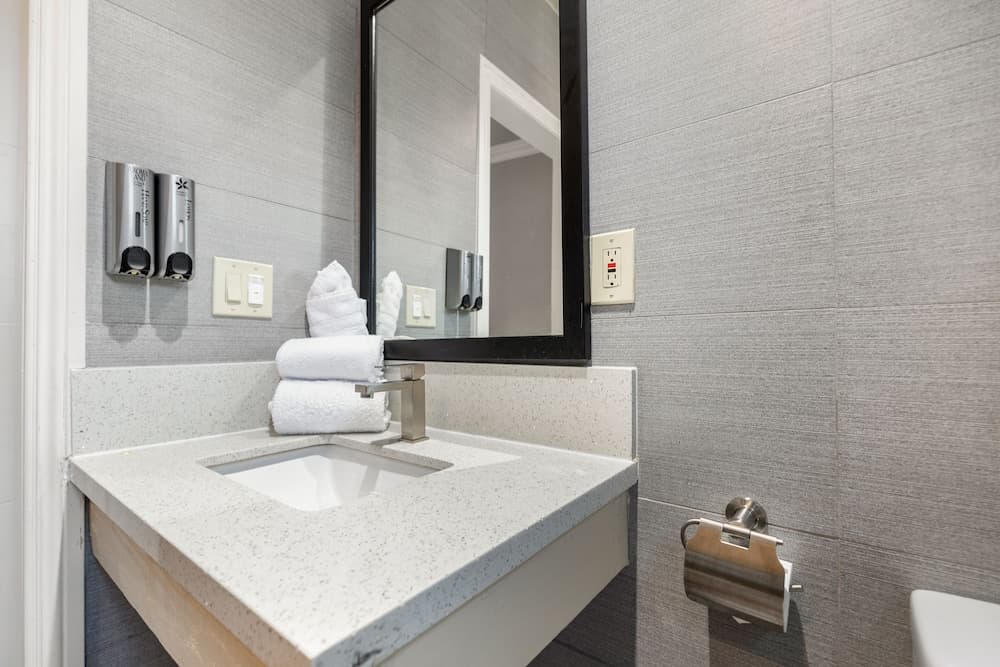 Le Blanc Inn & Suites gallery photo in El Monte, CA — image 42