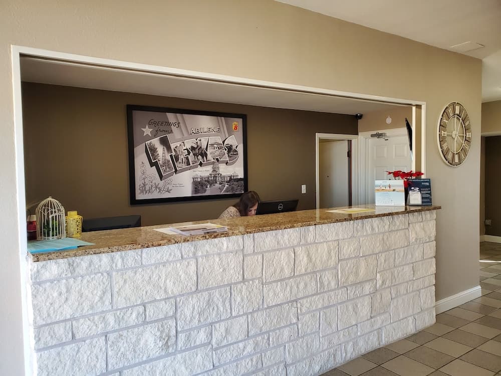 Super 8 by Wyndham Abilene North interior in Abilene, TX — gallery photo 2