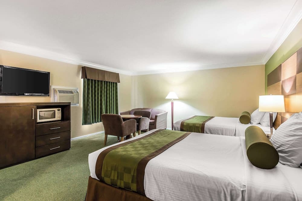 Rodeway Inn & Suites Canyon Lake-Menifee West gallery photo in Menifee, CA — image 23
