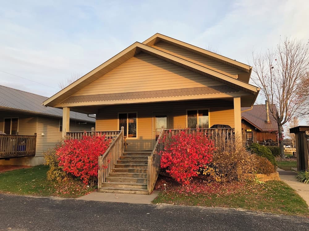 Rivers Edge featured exterior or lobby in Cassville, WI — similar hotel